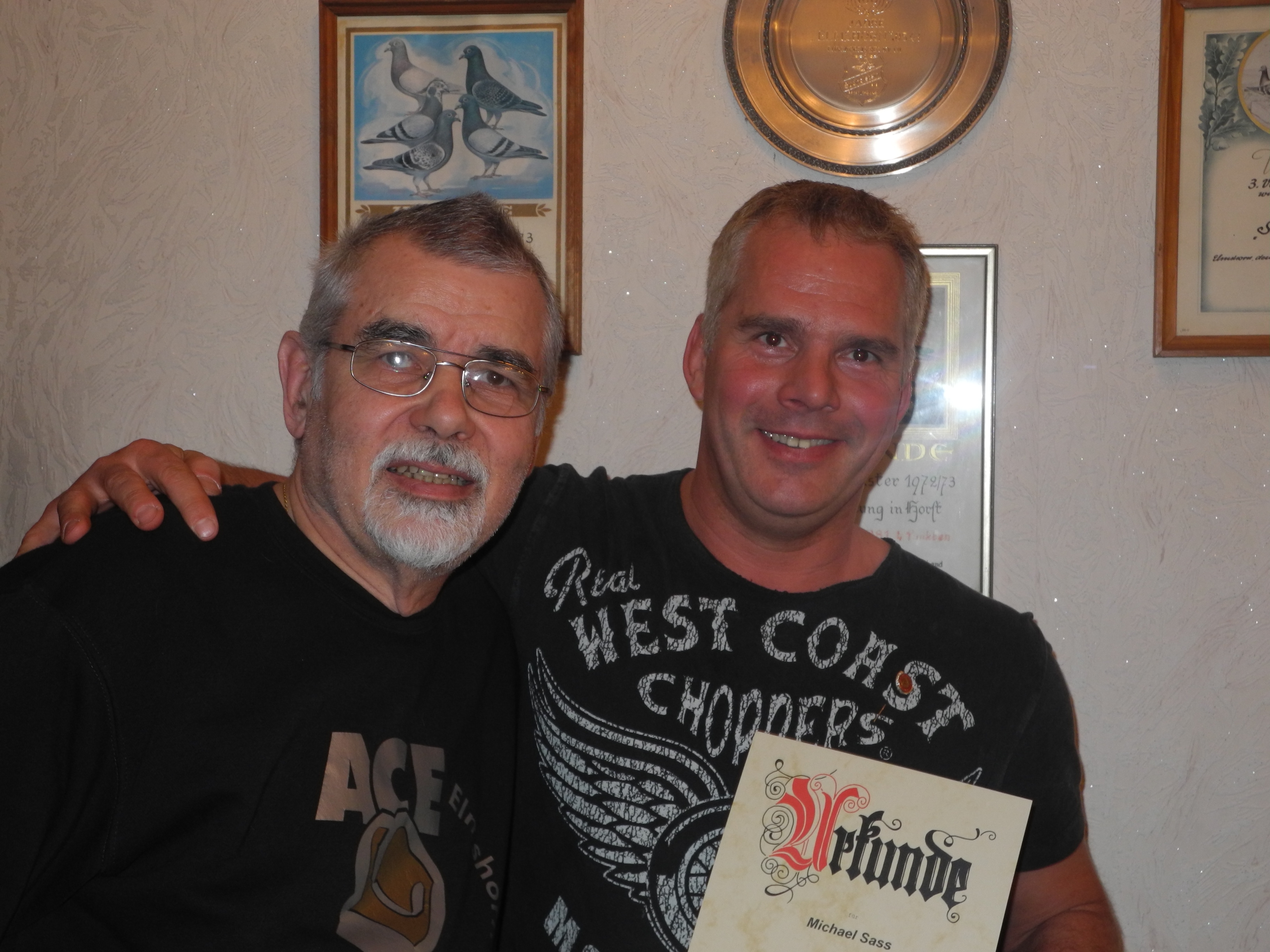 Michael Sass (re.) - 25 Jahre Mitglied im AC Einigkeit Elmshorn